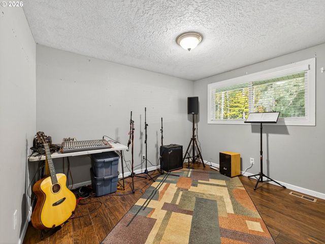 20337 S LELAND Rd, Oregon City, OR 97045