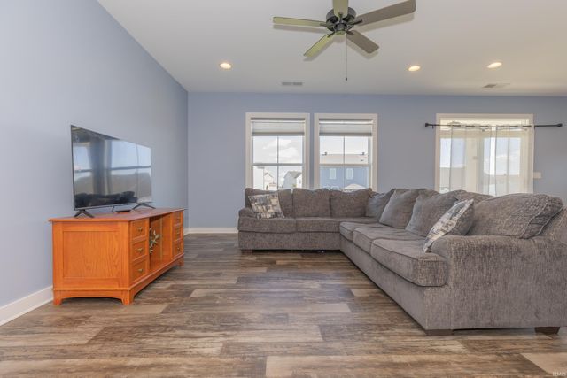 5700 Baywater Drive, Newburgh, IN 47630