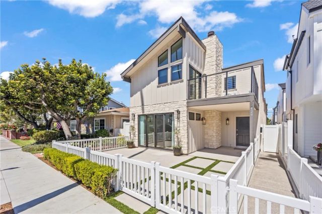 429 Goldenrod, Corona Del Mar, CA 92625