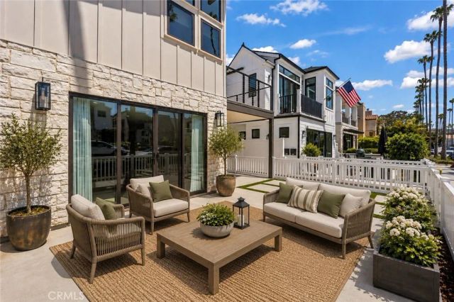 429 Goldenrod, Corona Del Mar, CA 92625