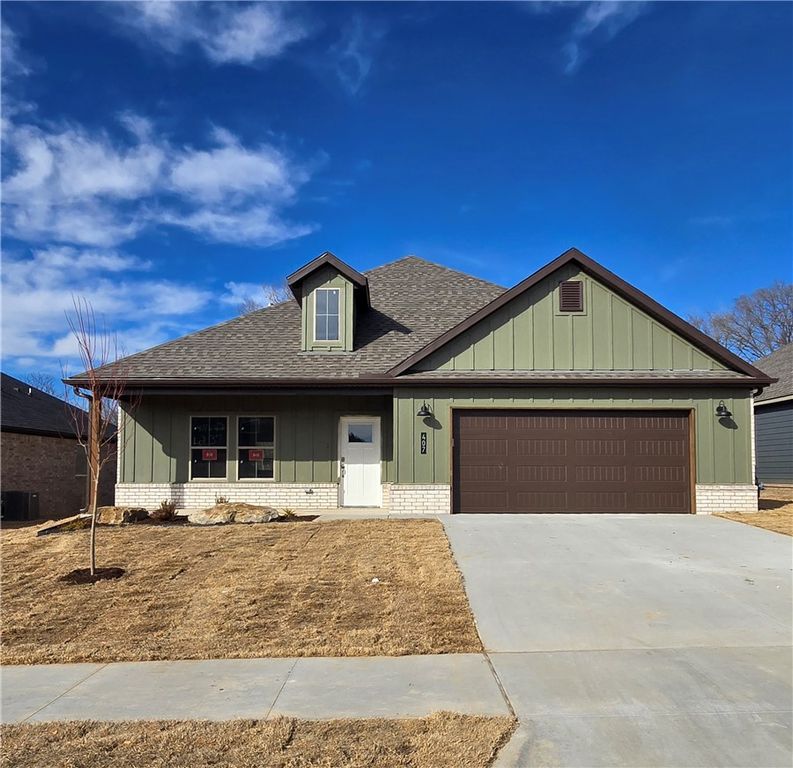 407 W Hondo Street, Siloam Springs, AR 72761