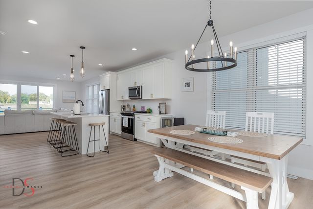 40 Waterside Way, Ottawa, IL 61350