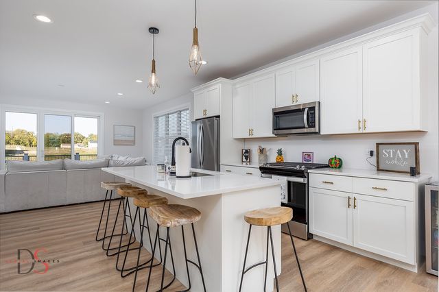 40 Waterside Way, Ottawa, IL 61350