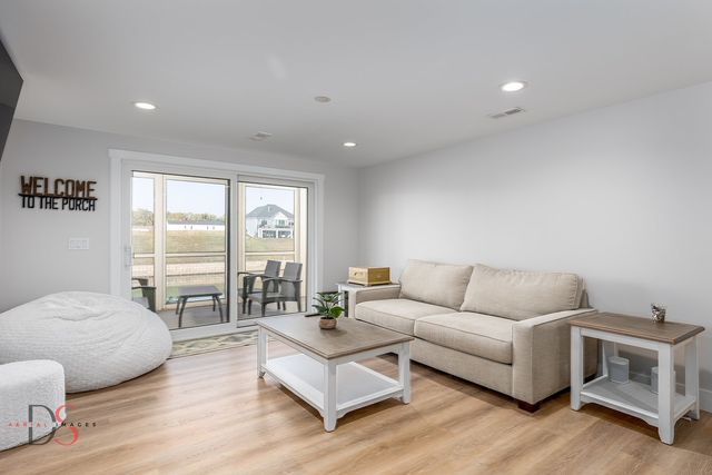 40 Waterside Way, Ottawa, IL 61350