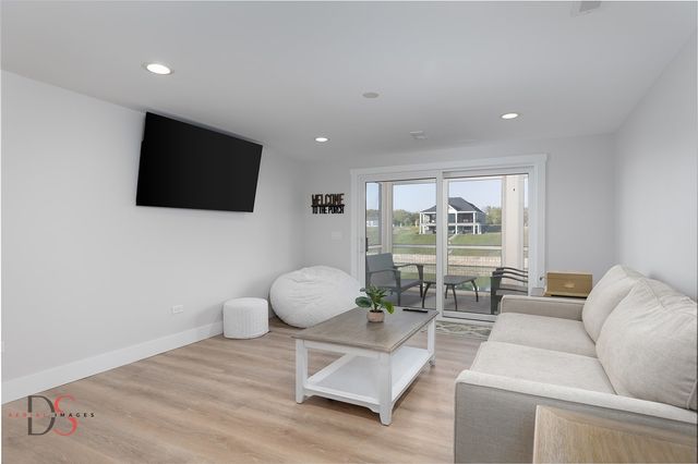 40 Waterside Way, Ottawa, IL 61350