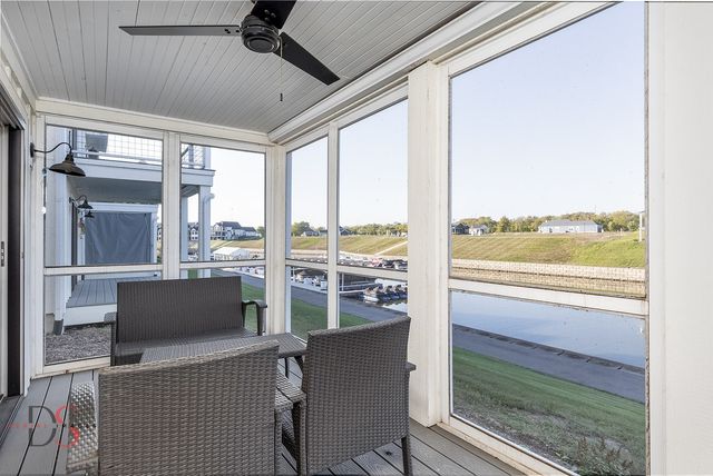 40 Waterside Way, Ottawa, IL 61350