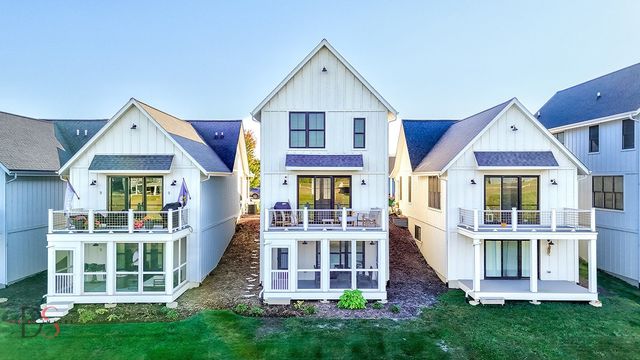 40 Waterside Way, Ottawa, IL 61350