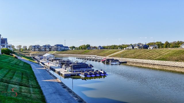 40 Waterside Way, Ottawa, IL 61350