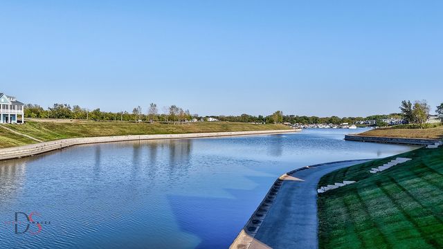 40 Waterside Way, Ottawa, IL 61350