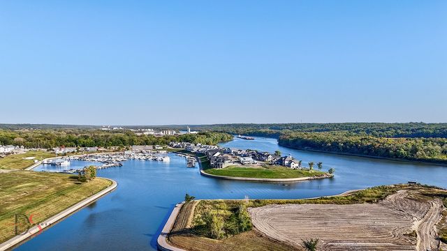 40 Waterside Way, Ottawa, IL 61350