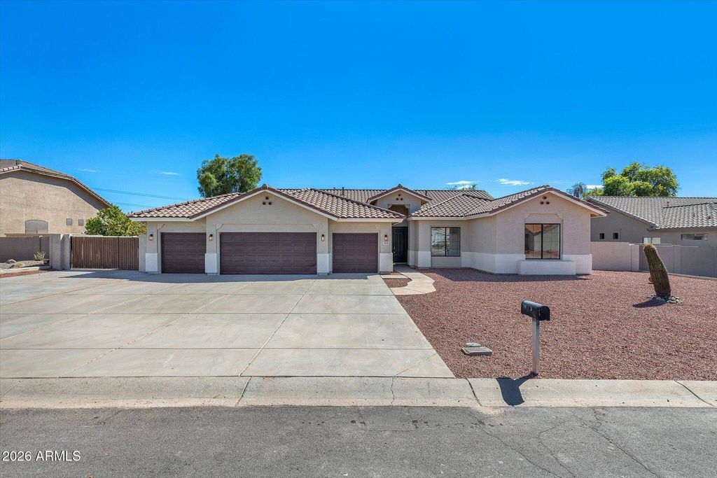 5533 W WEST WIND Drive, Glendale, AZ 85310 — exterior