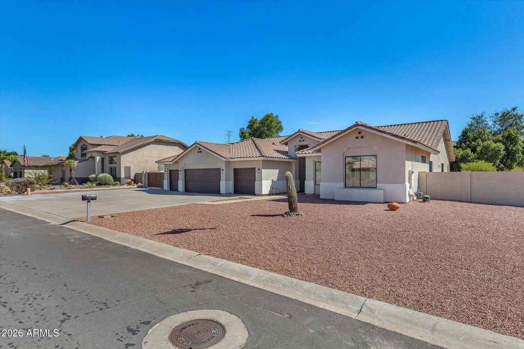 5533 W WEST WIND Drive, Glendale, AZ 85310 — photo 2