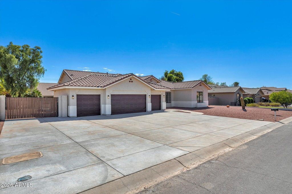 5533 W WEST WIND Drive, Glendale, AZ 85310 — photo 3
