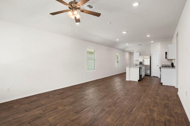 376 Euclid LN, Kyle, TX 78640