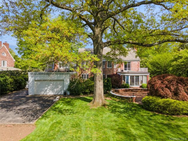 10 Westbury Road, Garden City, NY 11530