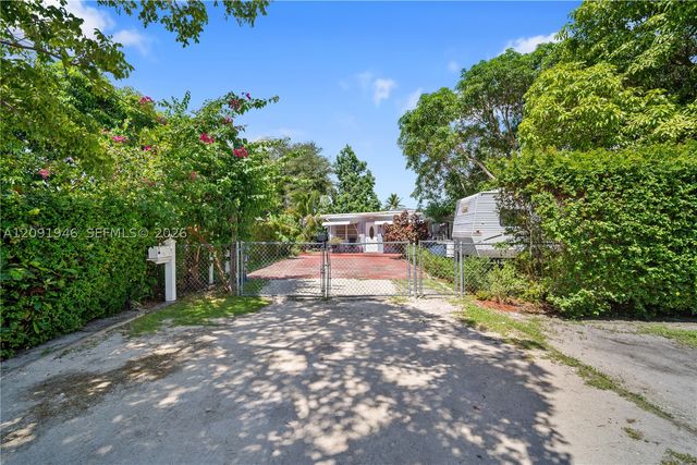 1741 NE 178th St B, North Miami Beach, FL 33162