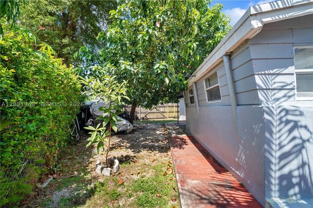 1741 NE 178th St B, North Miami Beach, FL 33162