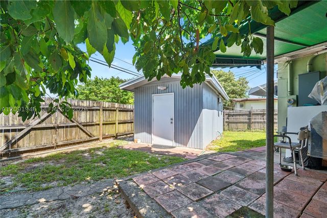 1741 NE 178th St B, North Miami Beach, FL 33162