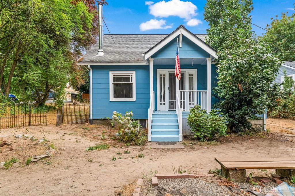 1102 N Cambrian, Bremerton, WA 98312