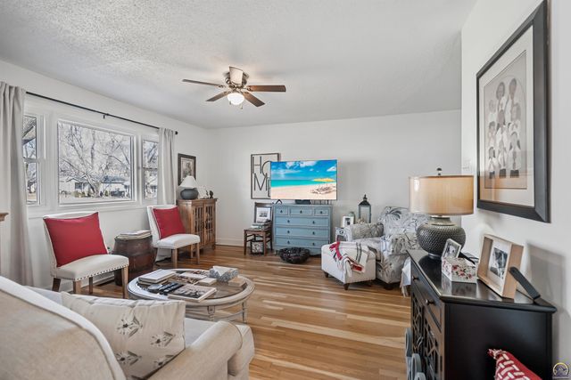 4801 SW 20th ST, Topeka, KS 66604