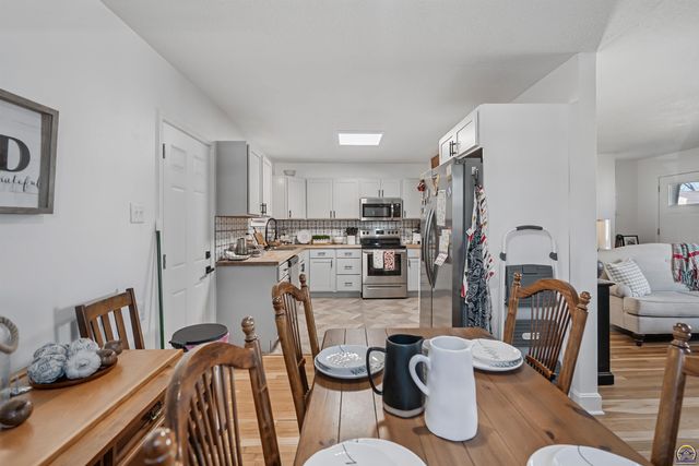 4801 SW 20th ST, Topeka, KS 66604