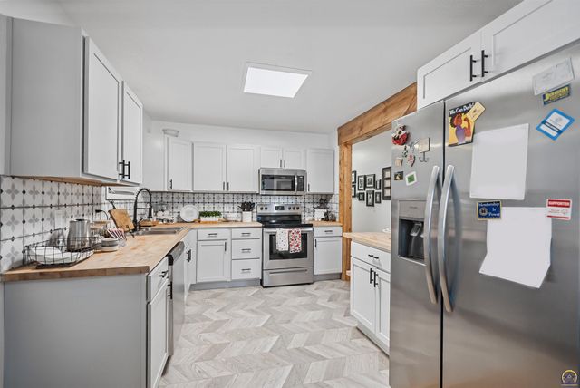 4801 SW 20th ST, Topeka, KS 66604