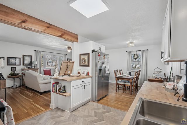 4801 SW 20th ST, Topeka, KS 66604