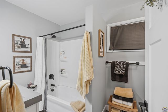 4801 SW 20th ST, Topeka, KS 66604