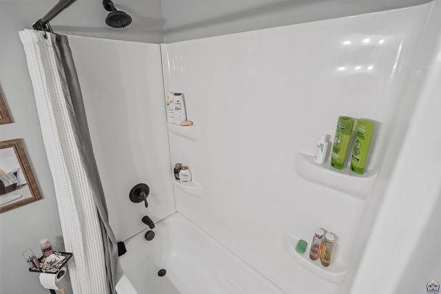 4801 SW 20th ST, Topeka, KS 66604