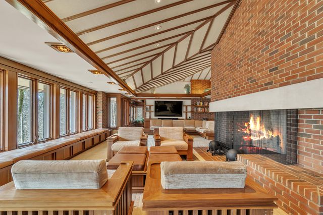 5140 Turtle Point Drive, Ann Arbor, MI 48105