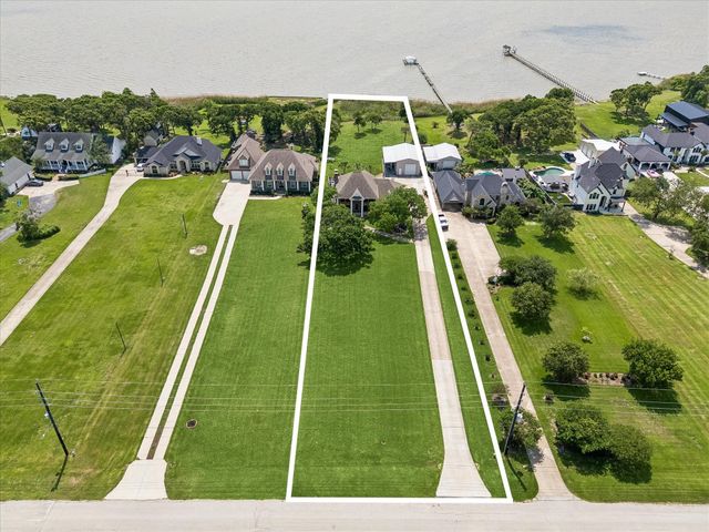 6934 Plantation Drive, Baytown, TX 77523