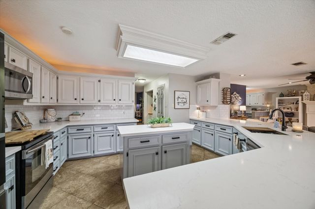 6934 Plantation Drive, Baytown, TX 77523