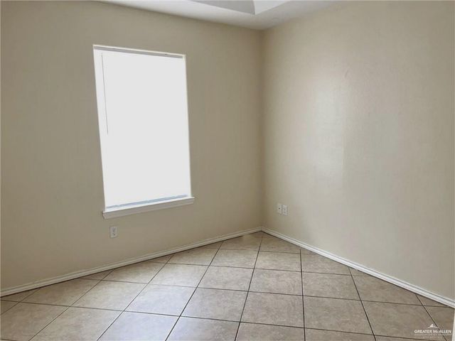 220 W Albatross Avenue, Pharr, TX 78577