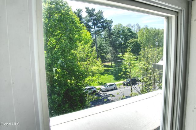63 S Lake Avenue, Albany, NY 12203