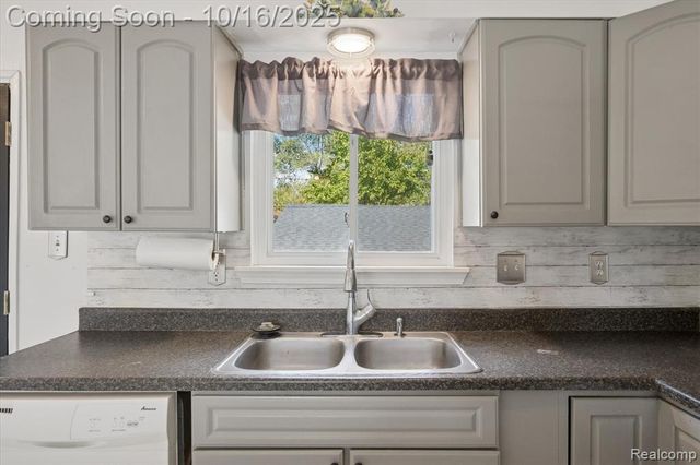 1815 Heatherridge Street, Ypsilanti, MI 48198