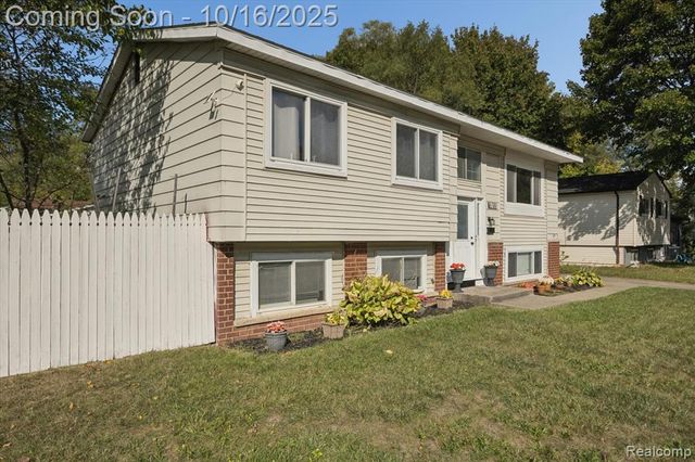 1815 Heatherridge Street, Ypsilanti, MI 48198