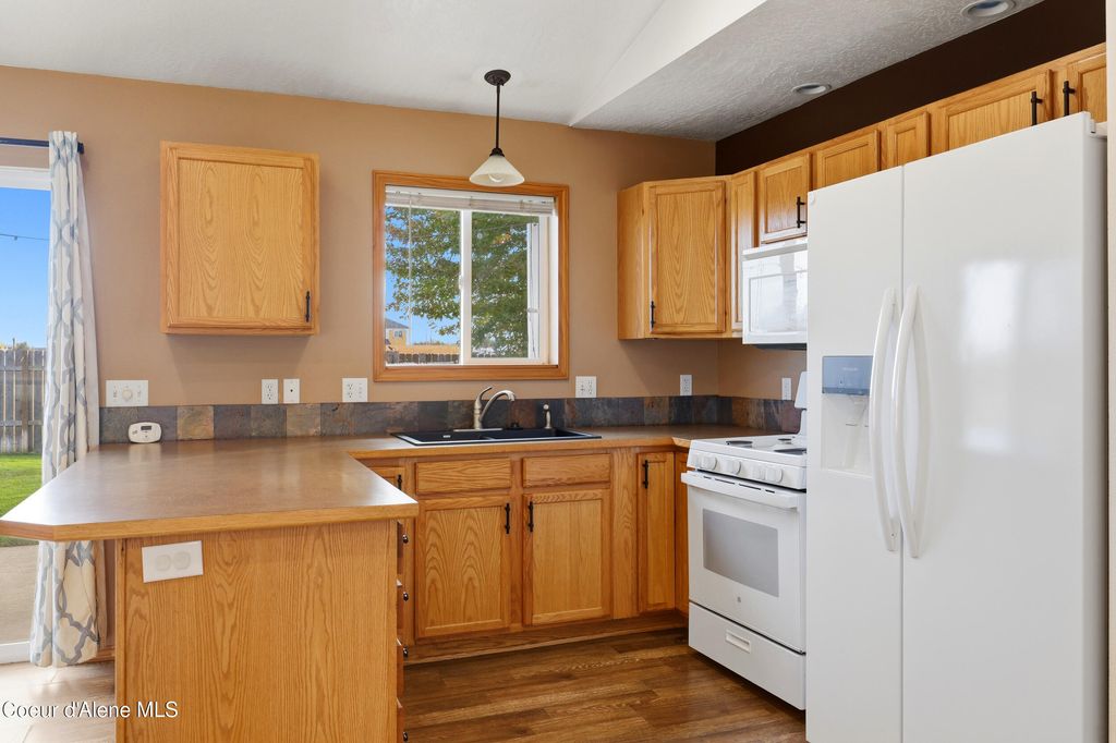 2768 E Knapp CIR, Post Falls, ID 83854 photo 2