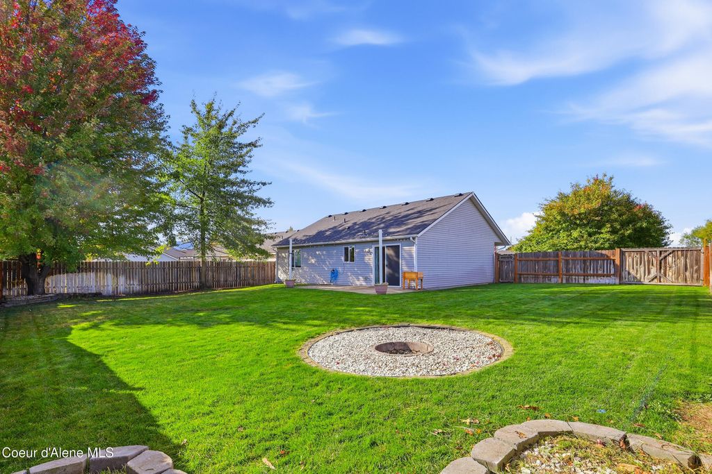 2768 E Knapp CIR, Post Falls, ID 83854 photo 4