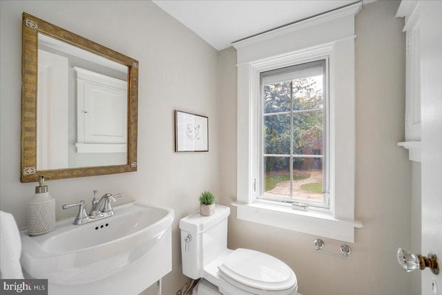 1610 CRITTENDEN ST NW, Washington, DC 20011