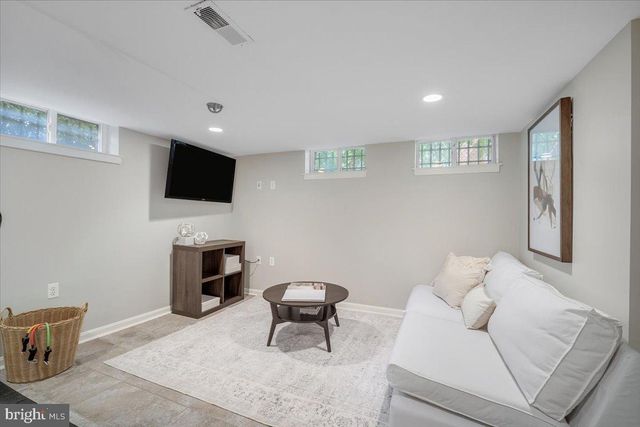 1610 CRITTENDEN ST NW, Washington, DC 20011