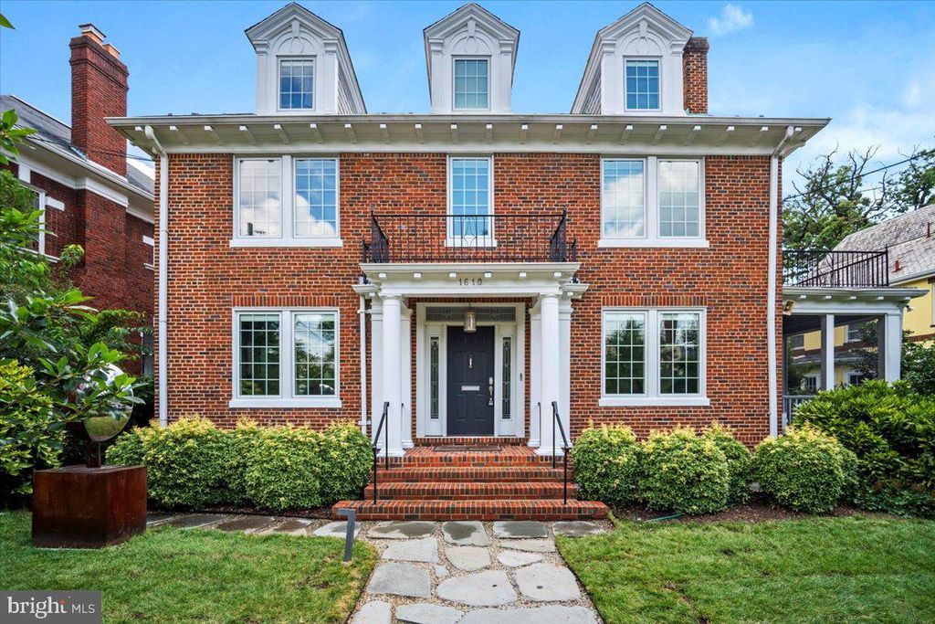 1610 CRITTENDEN ST NW, Washington, DC 20011