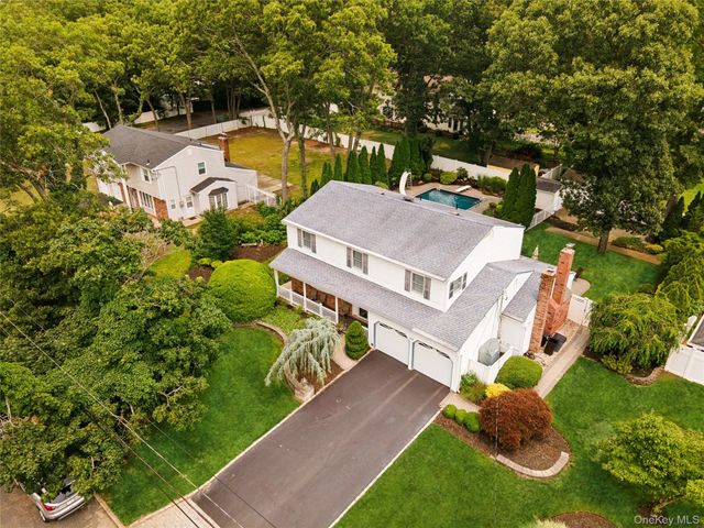 63 Woodview Lane, Centereach, NY 11720