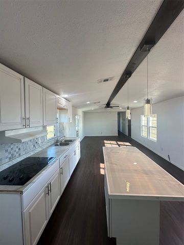 211 Alton, Ennis, TX 75119