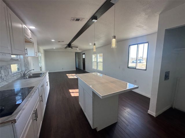 211 Alton, Ennis, TX 75119