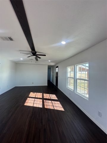 211 Alton, Ennis, TX 75119