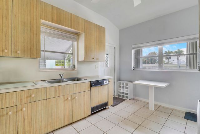 24 Douglas Drive, Ocean Ridge, FL 33435