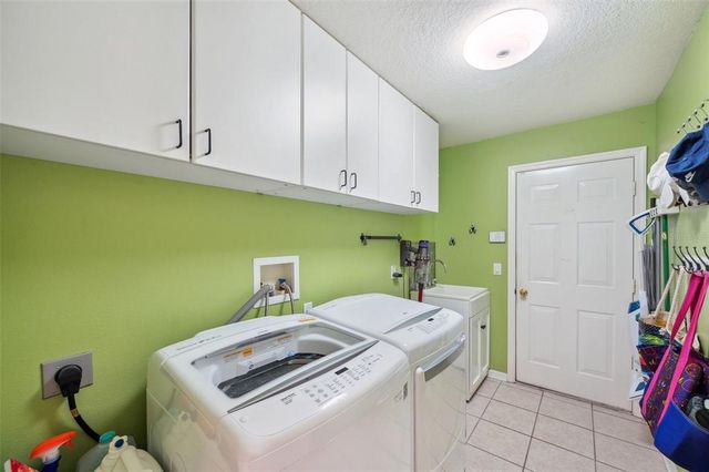 19156 DOVE CREEK DRIVE, Tampa, FL 33647