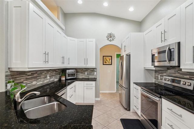 19156 DOVE CREEK DRIVE, Tampa, FL 33647