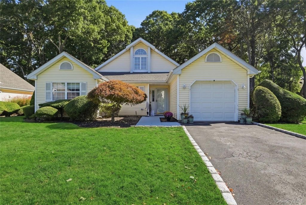 23 Saddlebrook Court, Middle Island, NY 11953 — exterior
