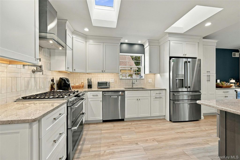 23 Saddlebrook Court, Middle Island, NY 11953 — photo 5